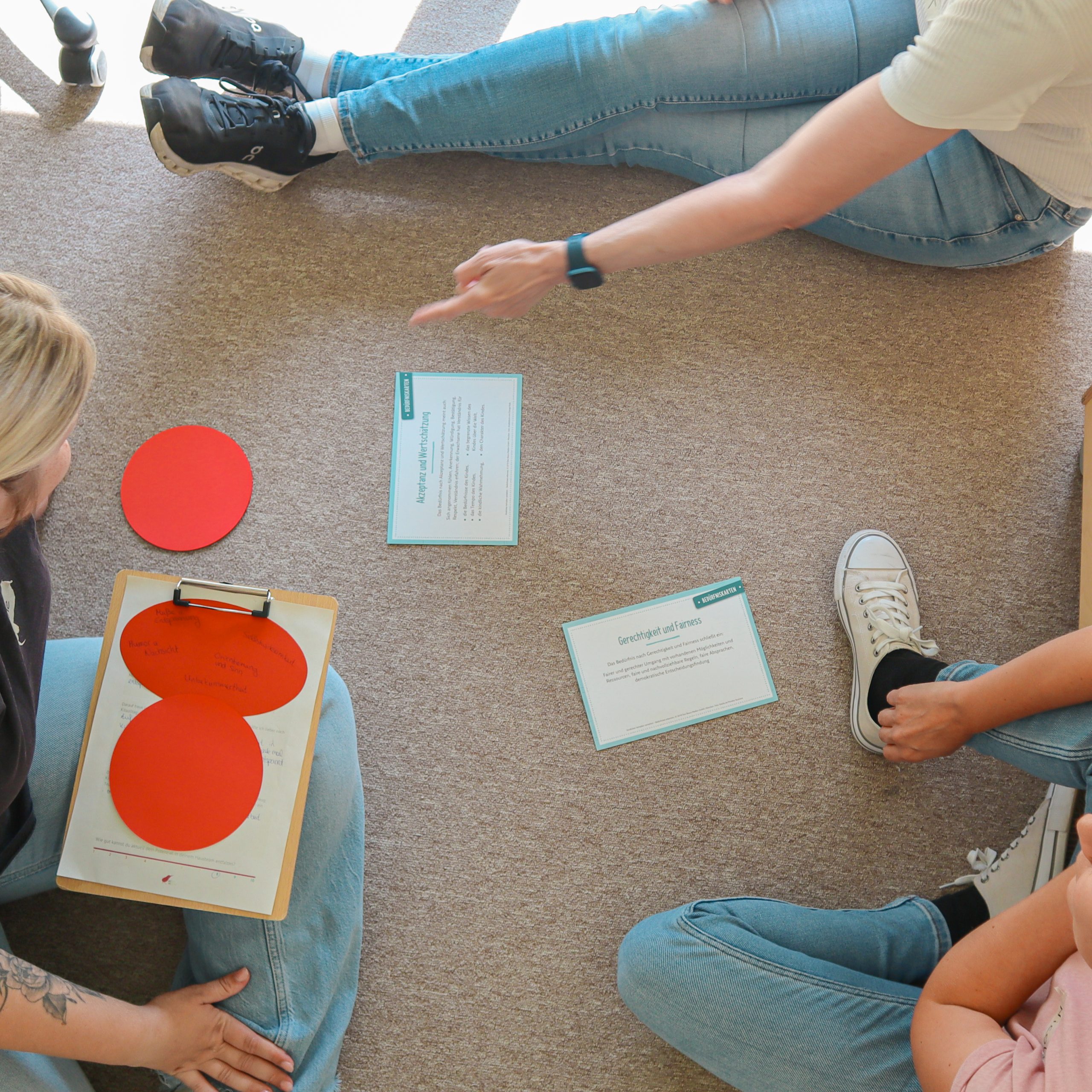 Rheinberg 08-25 Vogelperspektive: Teilnehmende im Arbeitsprozess