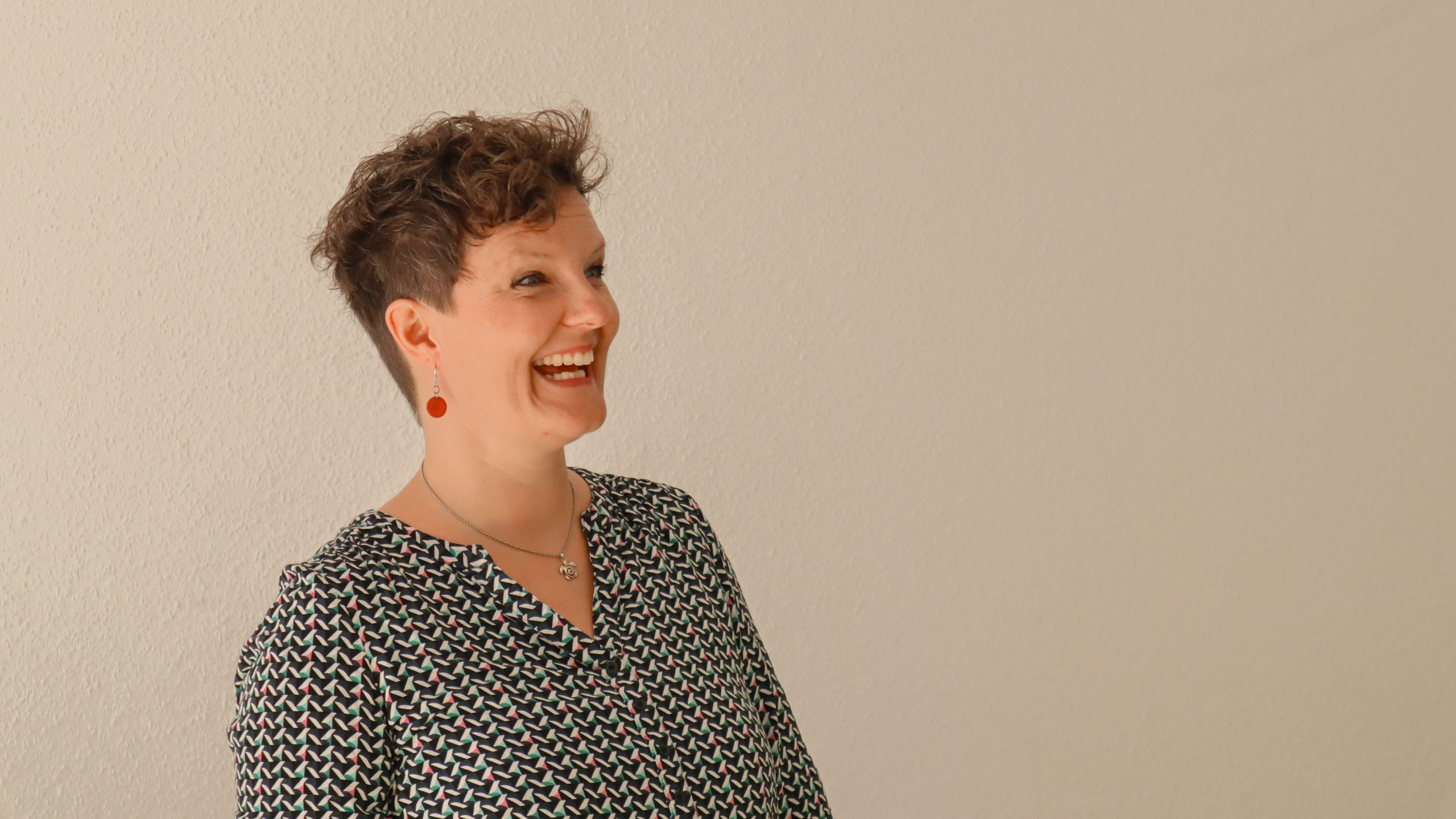 Gründerin Elisabeth lachend